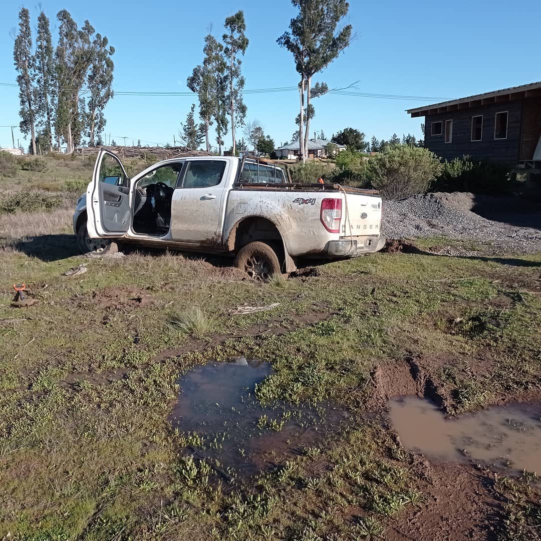 Camioneta en obra — Constructora Fass
