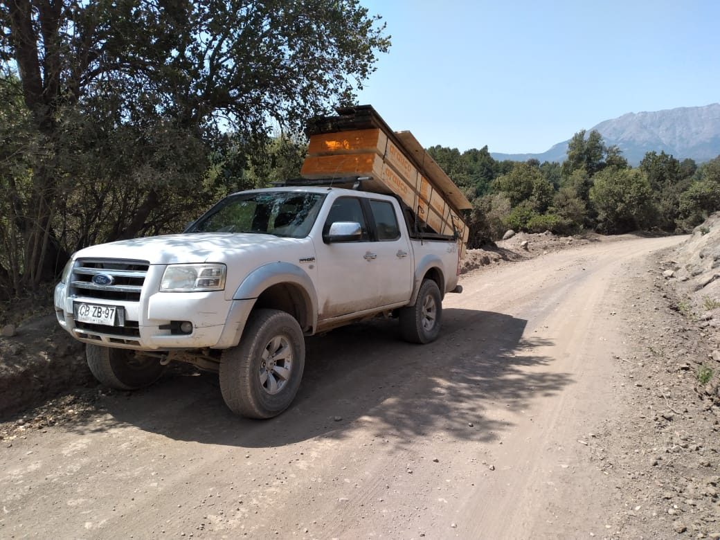 Camioneta en obra — Constructora Fass