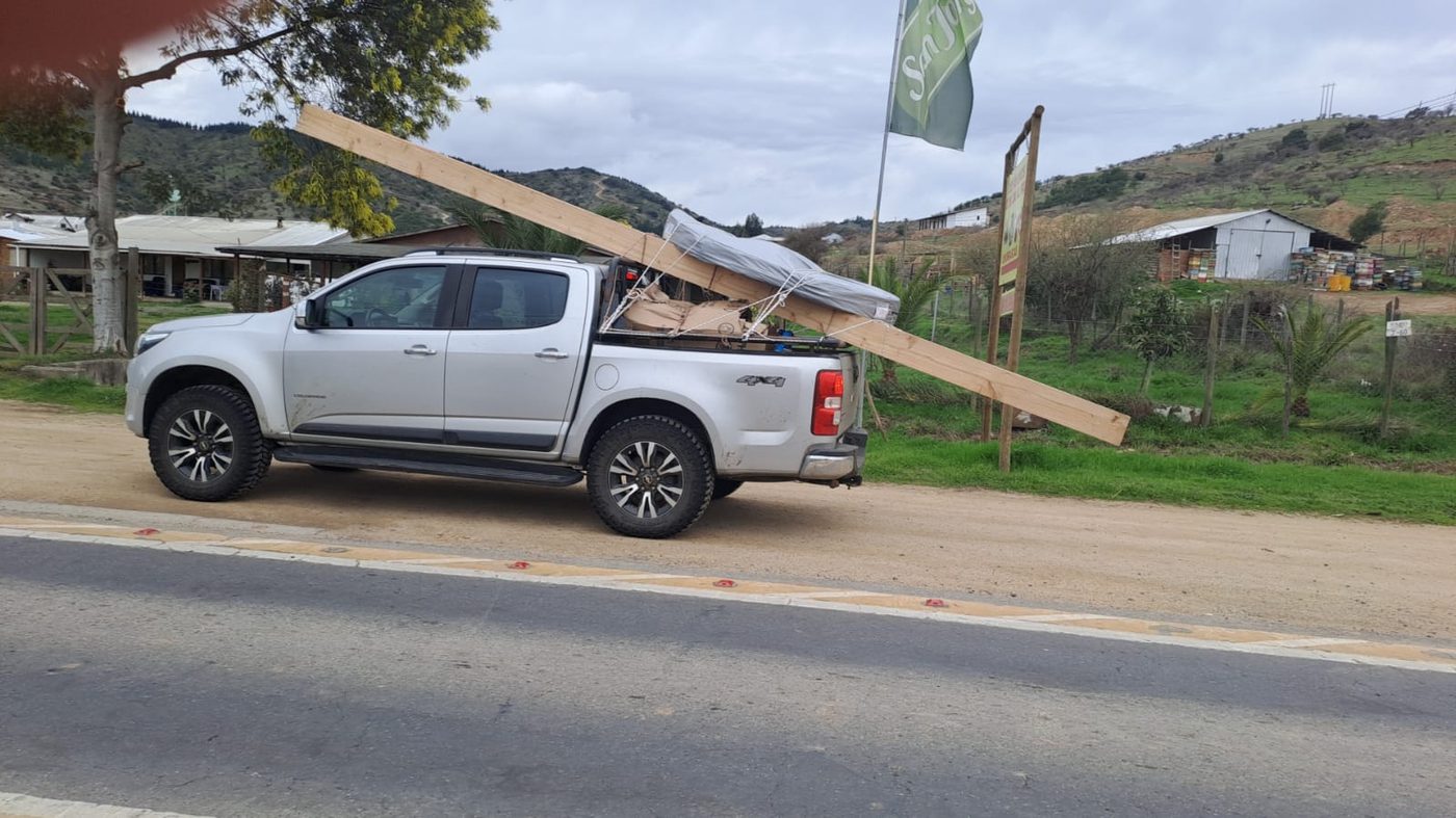 Camioneta en obra — Constructora Fass
