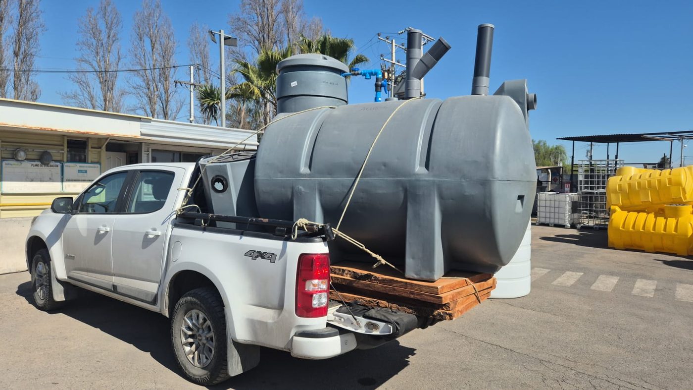 Camioneta en obra — Constructora Fass