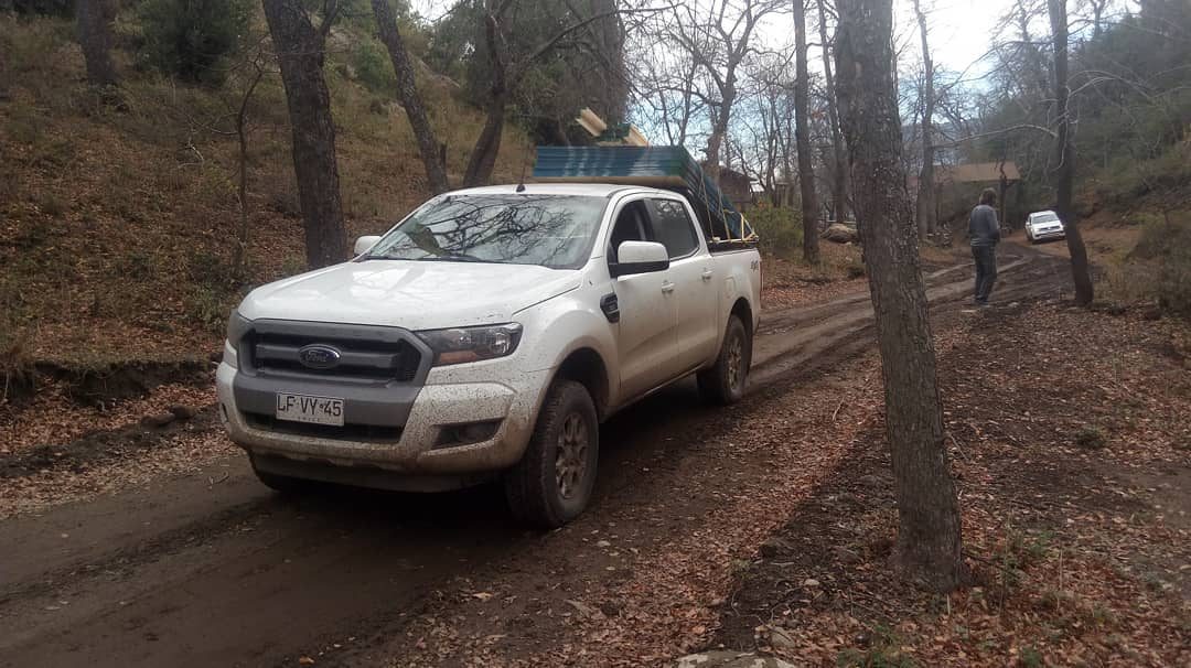 Camioneta en obra — Constructora Fass