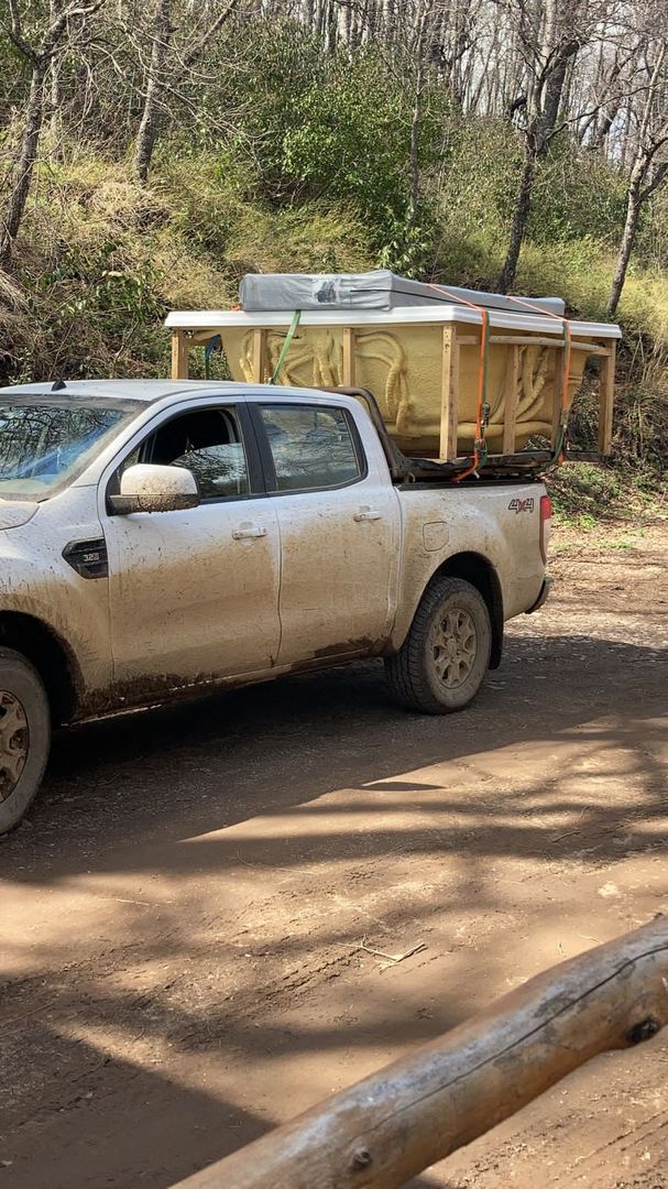 Camioneta en obra — Constructora Fass