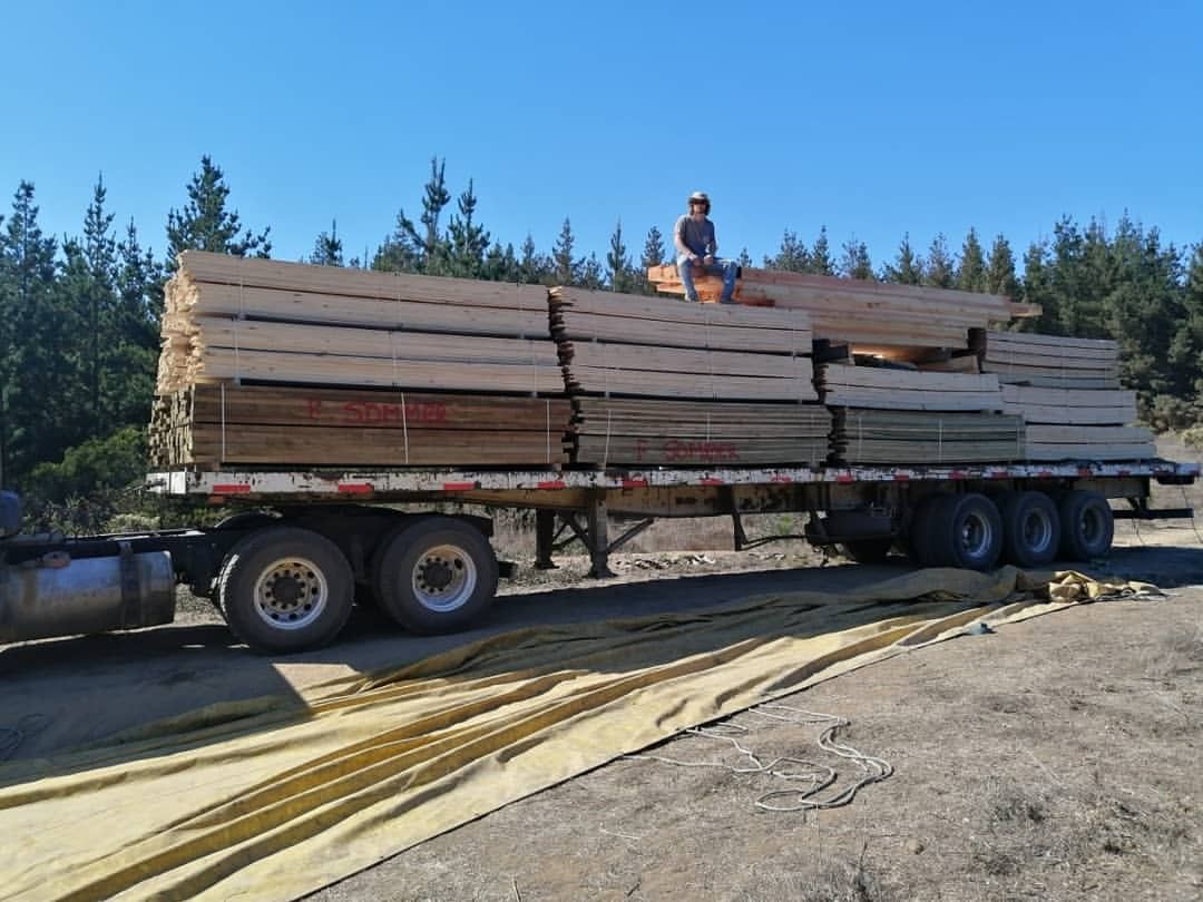 Camioneta en obra — Constructora Fass