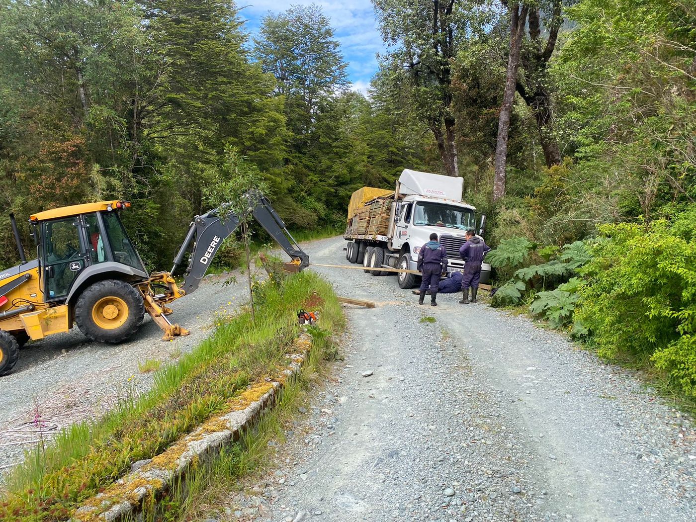 Camioneta en obra — Constructora Fass