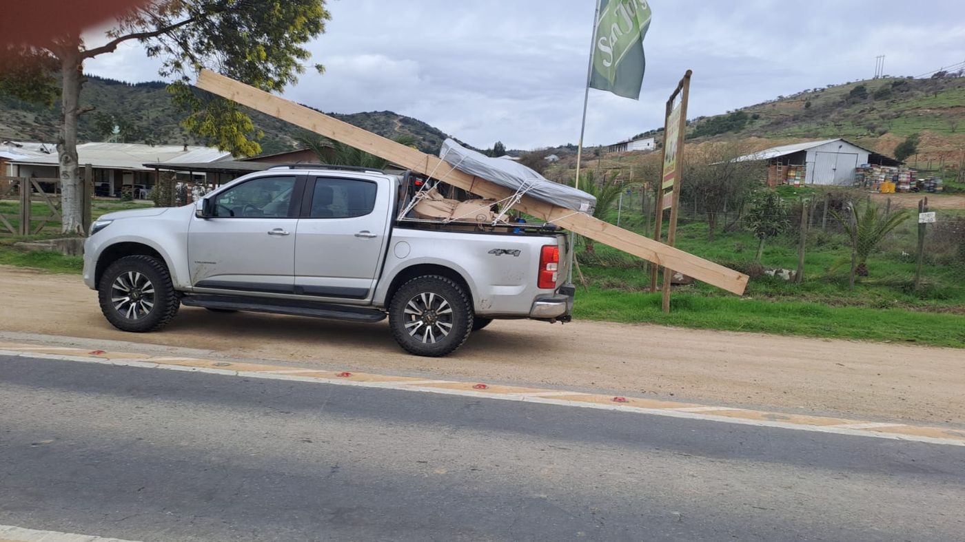 Camioneta en obra — Constructora Fass